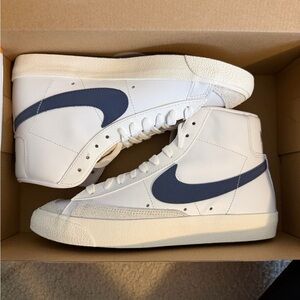 Nike Women’s BLAZER MID 77 White diffused Blue Sail High-Top Sneakers